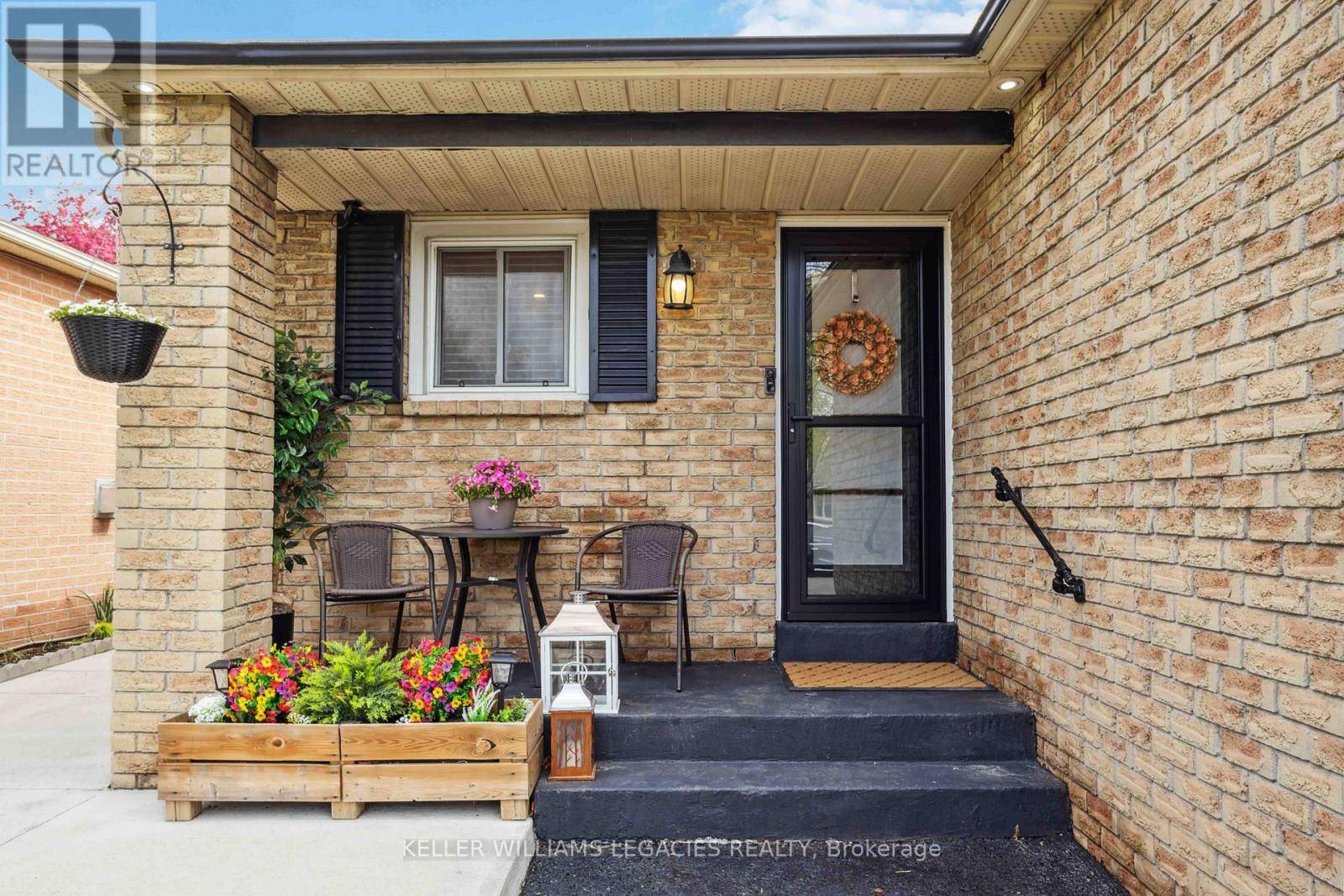 Ajax (central West), ON L1T2M1,99 DELANEY DRIVE