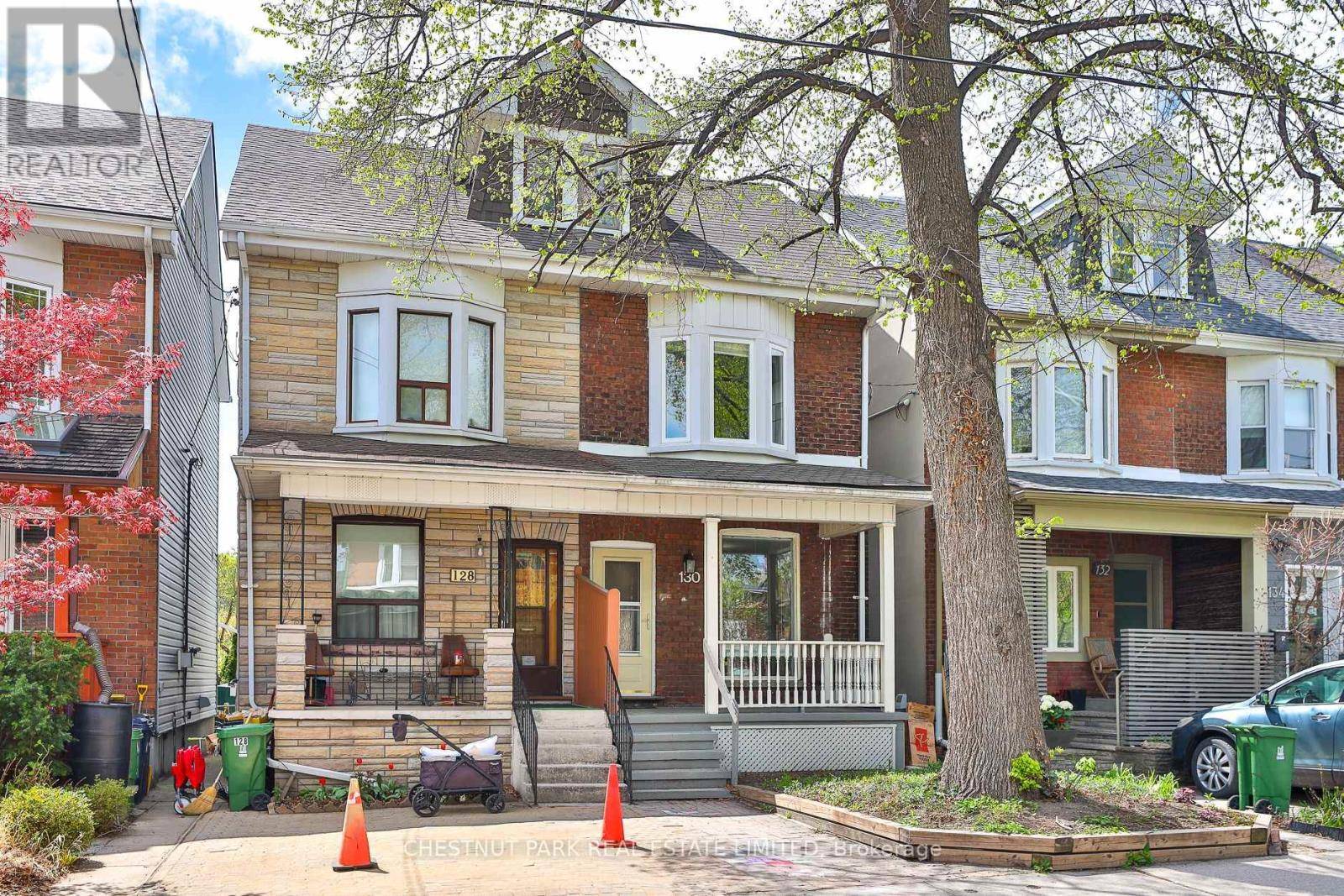 Toronto (north Riverdale), ON M4K2Z1,130 HAMPTON AVENUE