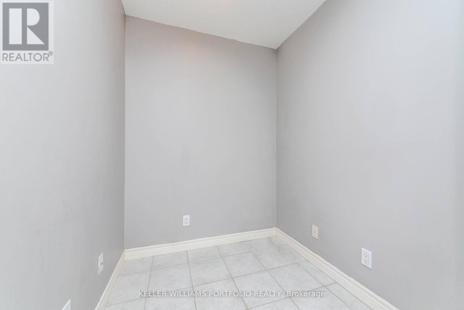 Toronto (bendale), ON M1P0B2,70 Town Centre CT #806