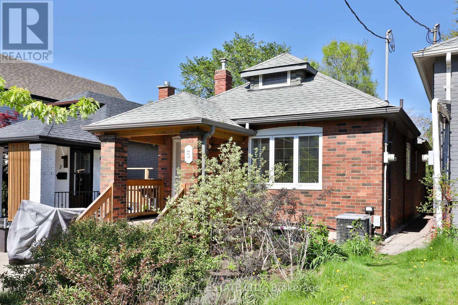 Toronto (woodbine-lumsden), ON M4C4H4,5 COLERIDGE AVENUE