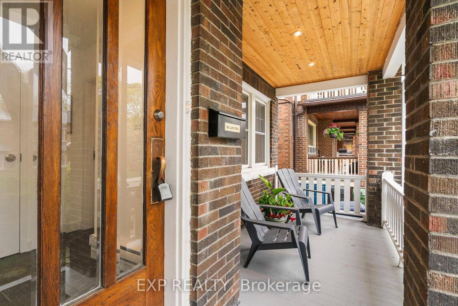 Toronto (the Beaches), ON M4E2X2,26 GLEN MANOR DRIVE