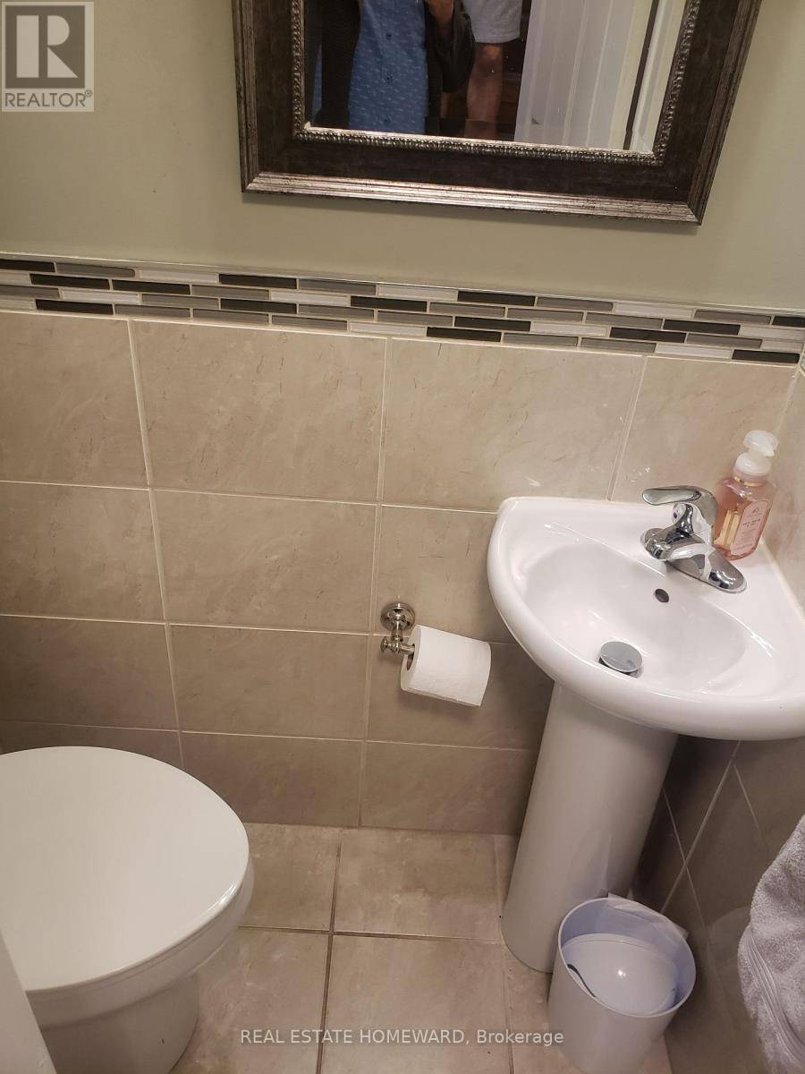Oshawa (vanier), ON L1J6L3,551 Dorchester DR #Brm 1