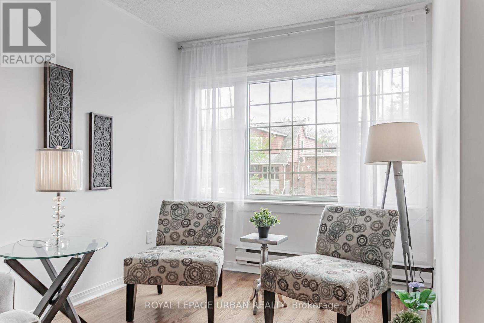 Toronto (danforth Village-east York), ON M4J1X6,144 ALDWYCH AVENUE