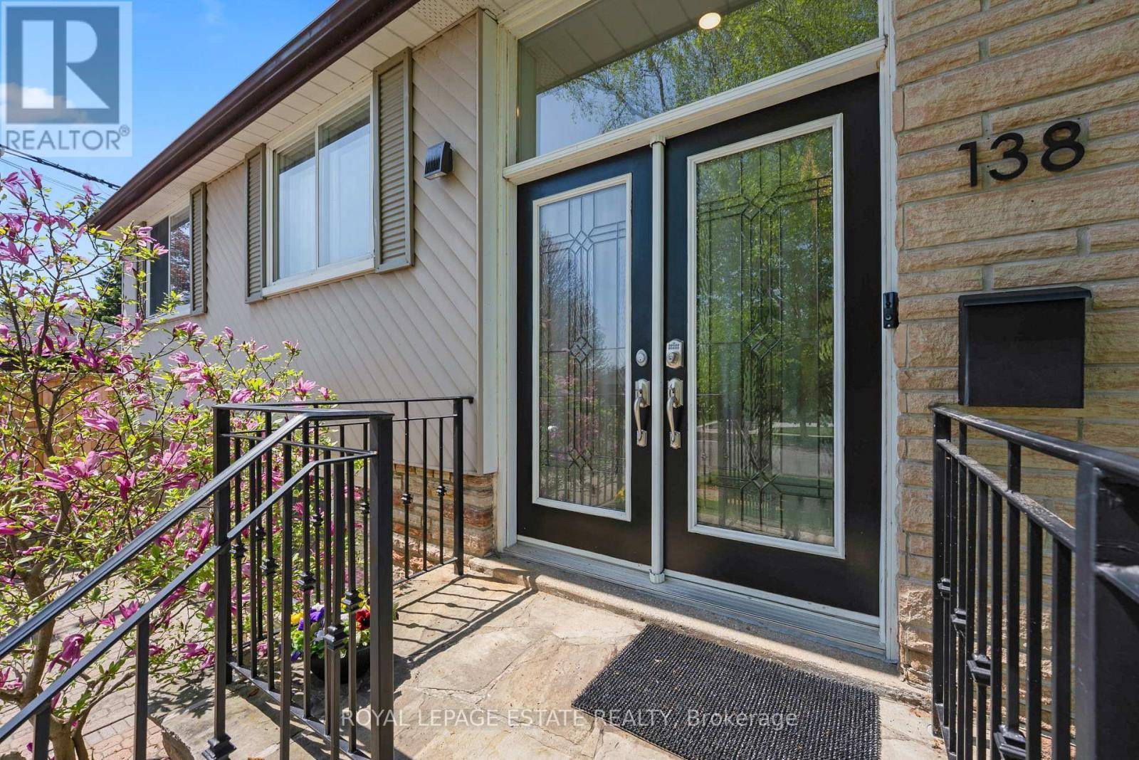 Toronto (guildwood), ON M1E1B4,138 CATALINA DRIVE