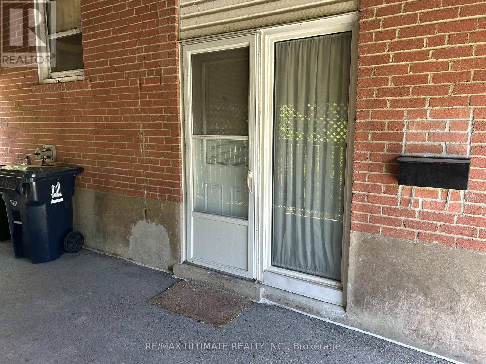 Toronto (clairlea-birchmount), ON M1L4M3,76 ANACONDA AVENUE