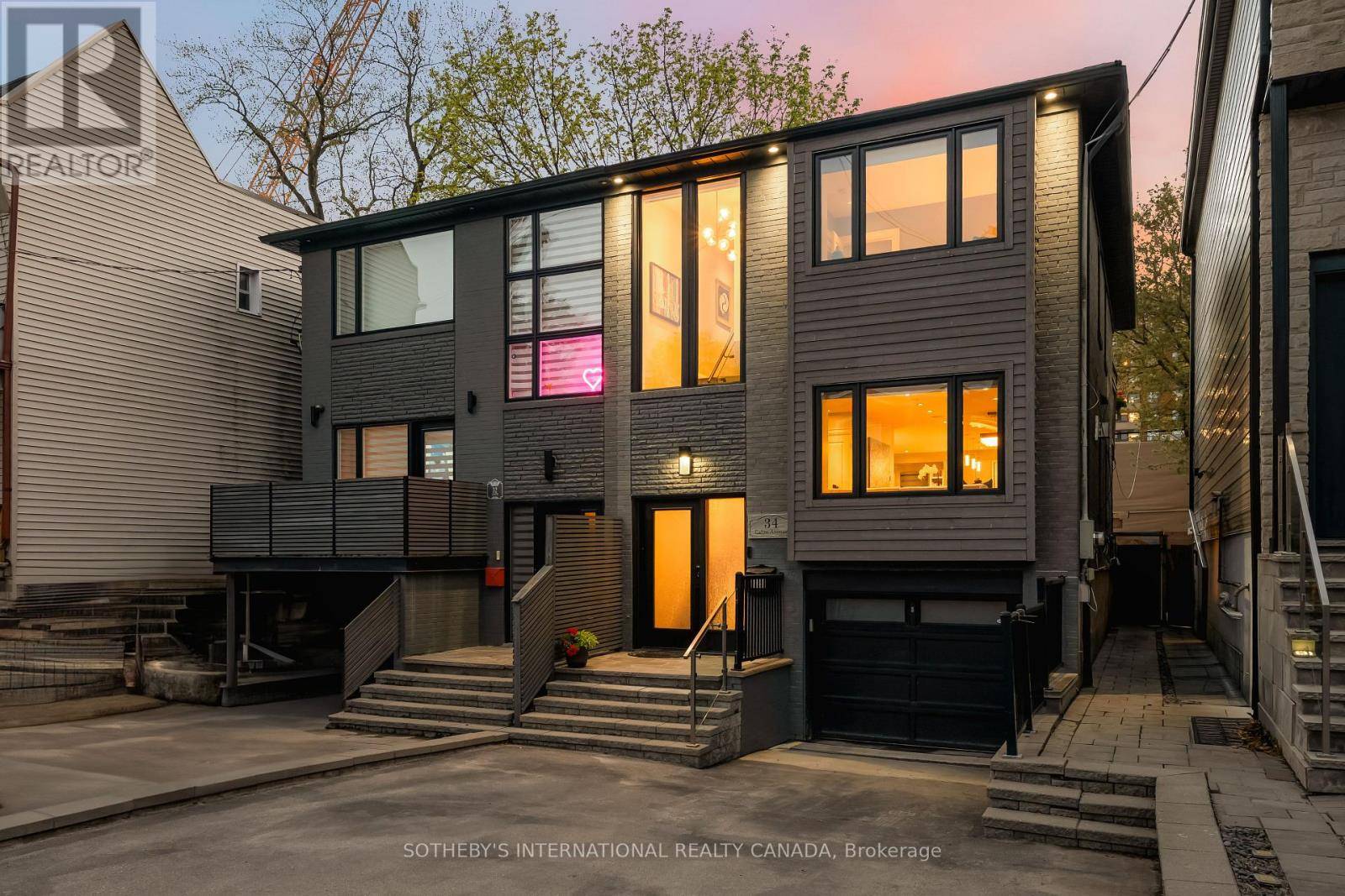 Toronto (danforth), ON M4J2Z5,34 EATON AVENUE