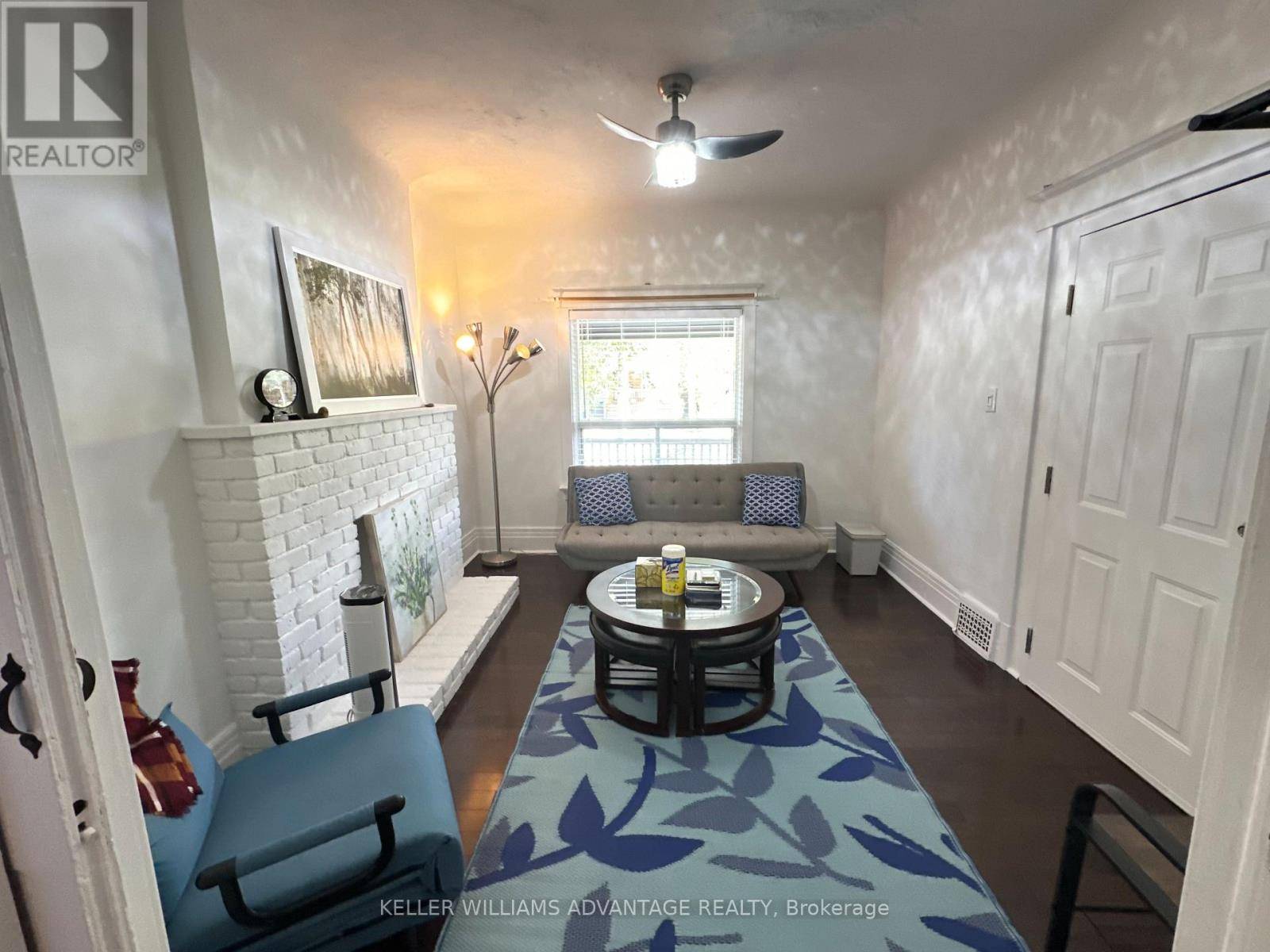 Toronto (the Beaches), ON M4L3P2,256 Woodbine AVE #Main