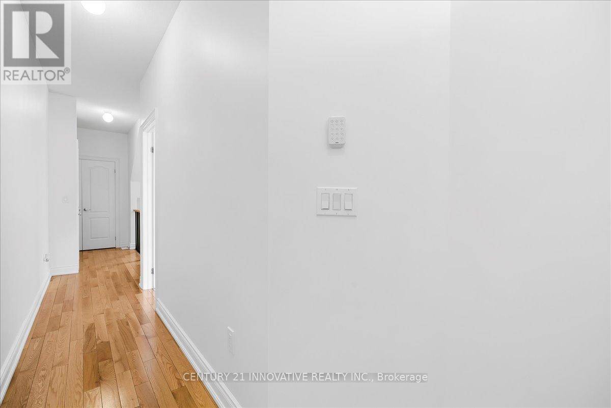 Ajax (south West), ON L1S3V5,947 FINLEY AVENUE