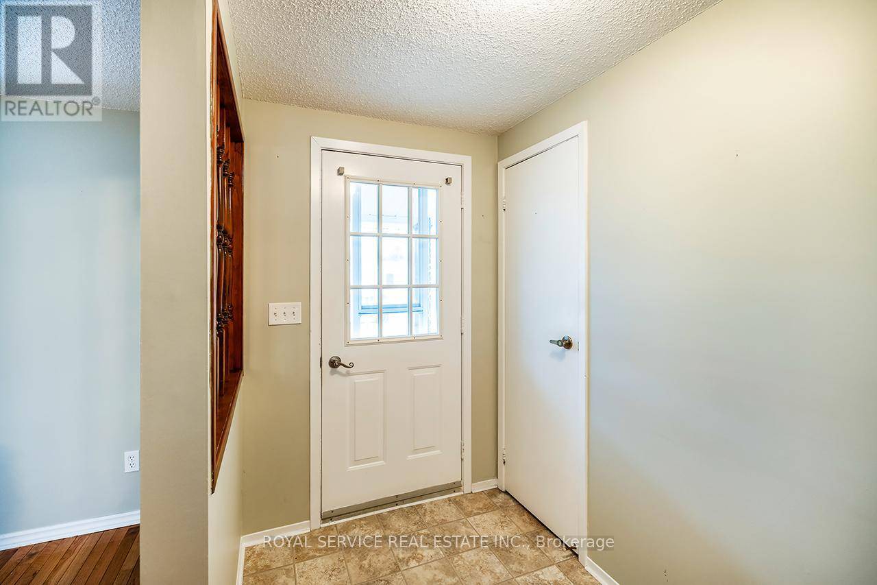 Clarington (newcastle), ON L1B1B3,14 FAIRWAY DRIVE