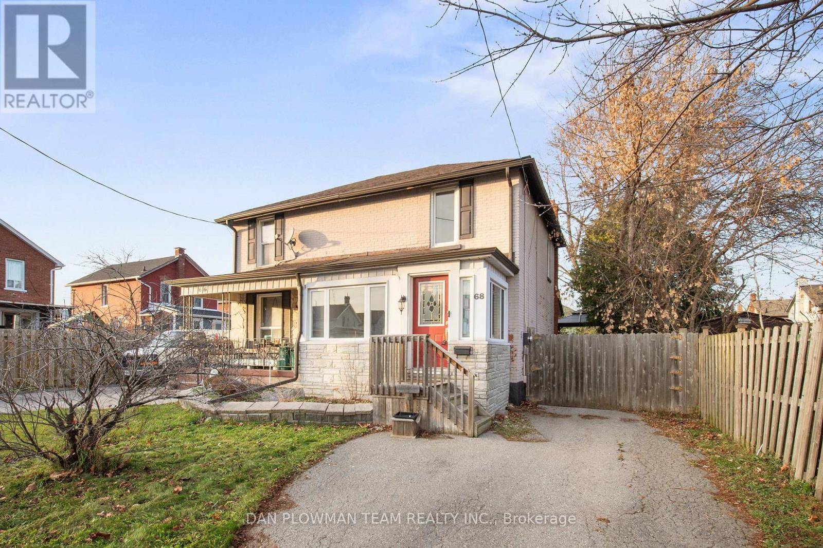 Oshawa (central), ON L1H3A5,68 THIRD AVENUE