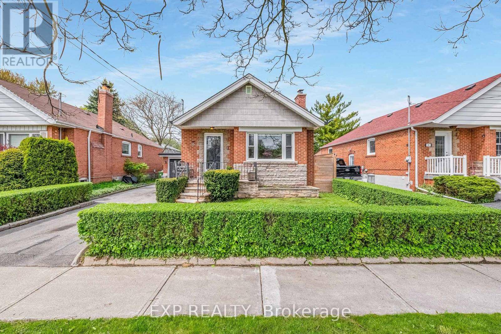 Toronto (clairlea-birchmount), ON M1L1Z1,16 CAMILLA CRESCENT