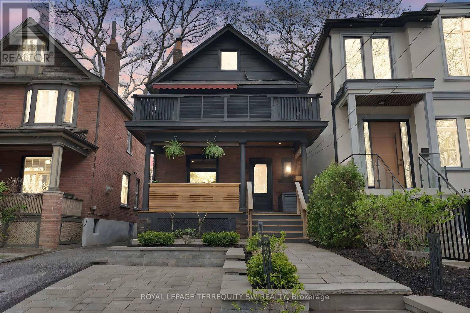 Toronto (birchcliffe-cliffside), ON M1N2X8,17 QUEENSBURY AVENUE