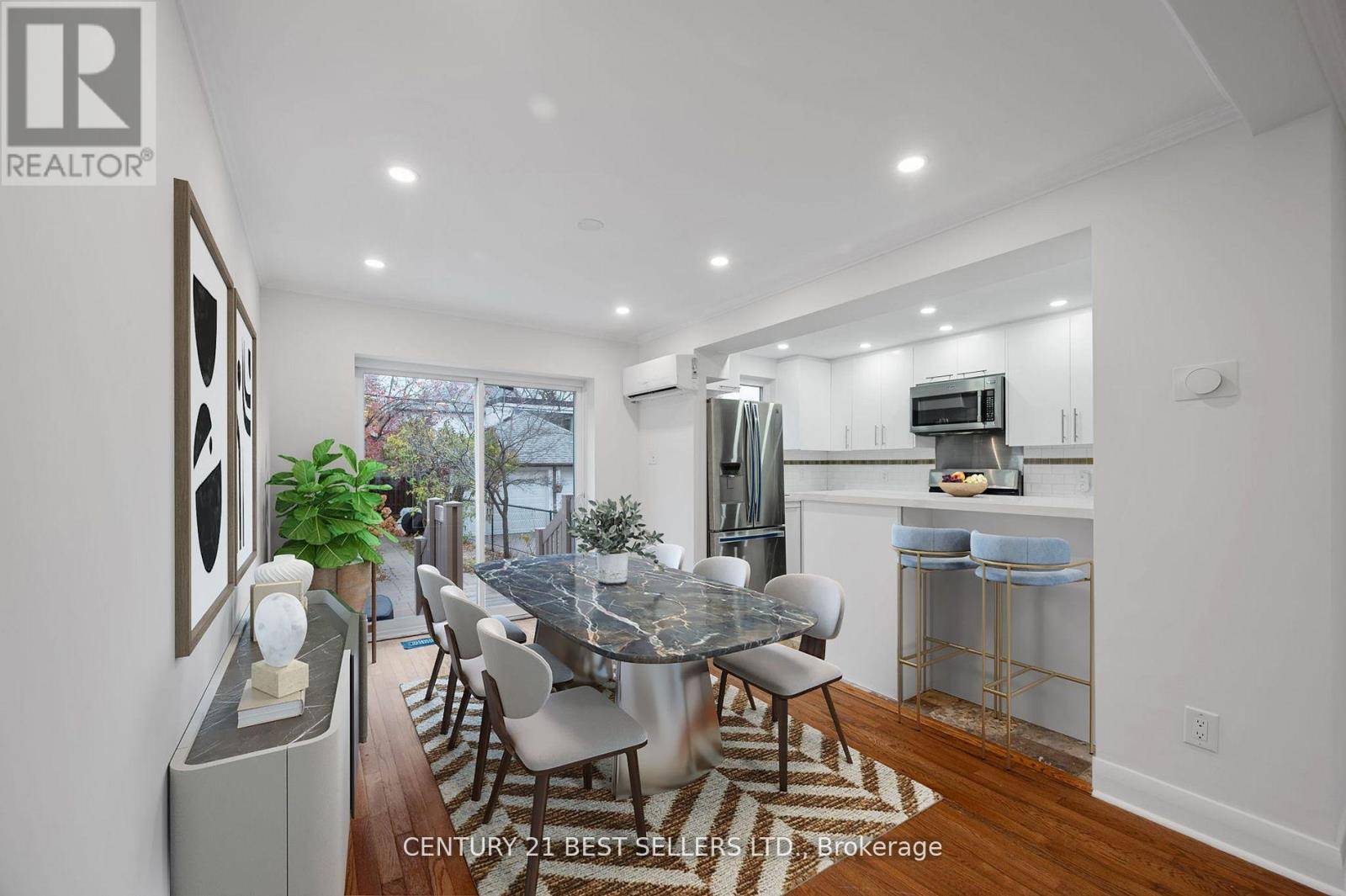 Toronto (greenwood-coxwell), ON M4L2T3,51 HERTLE AVENUE
