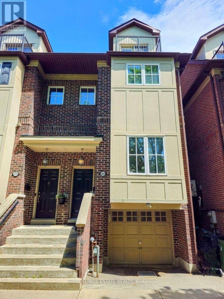 Toronto (east End-danforth), ON M4E3Y3,23 HODGE LANE