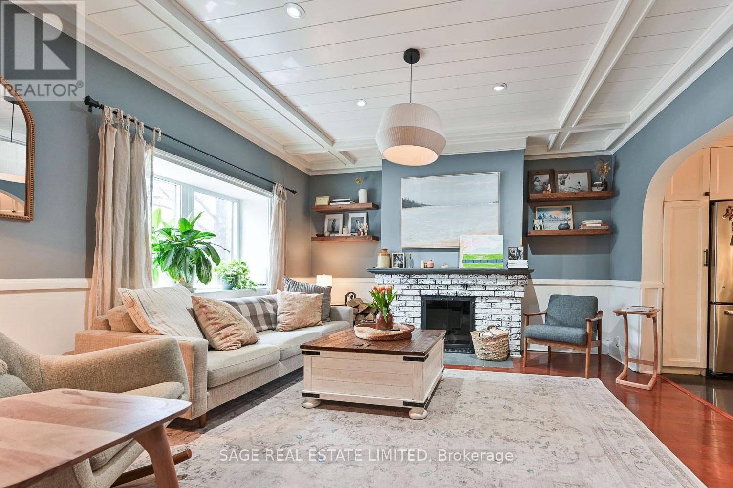 Toronto (the Beaches), ON M4E3C5,216 BALSAM AVENUE