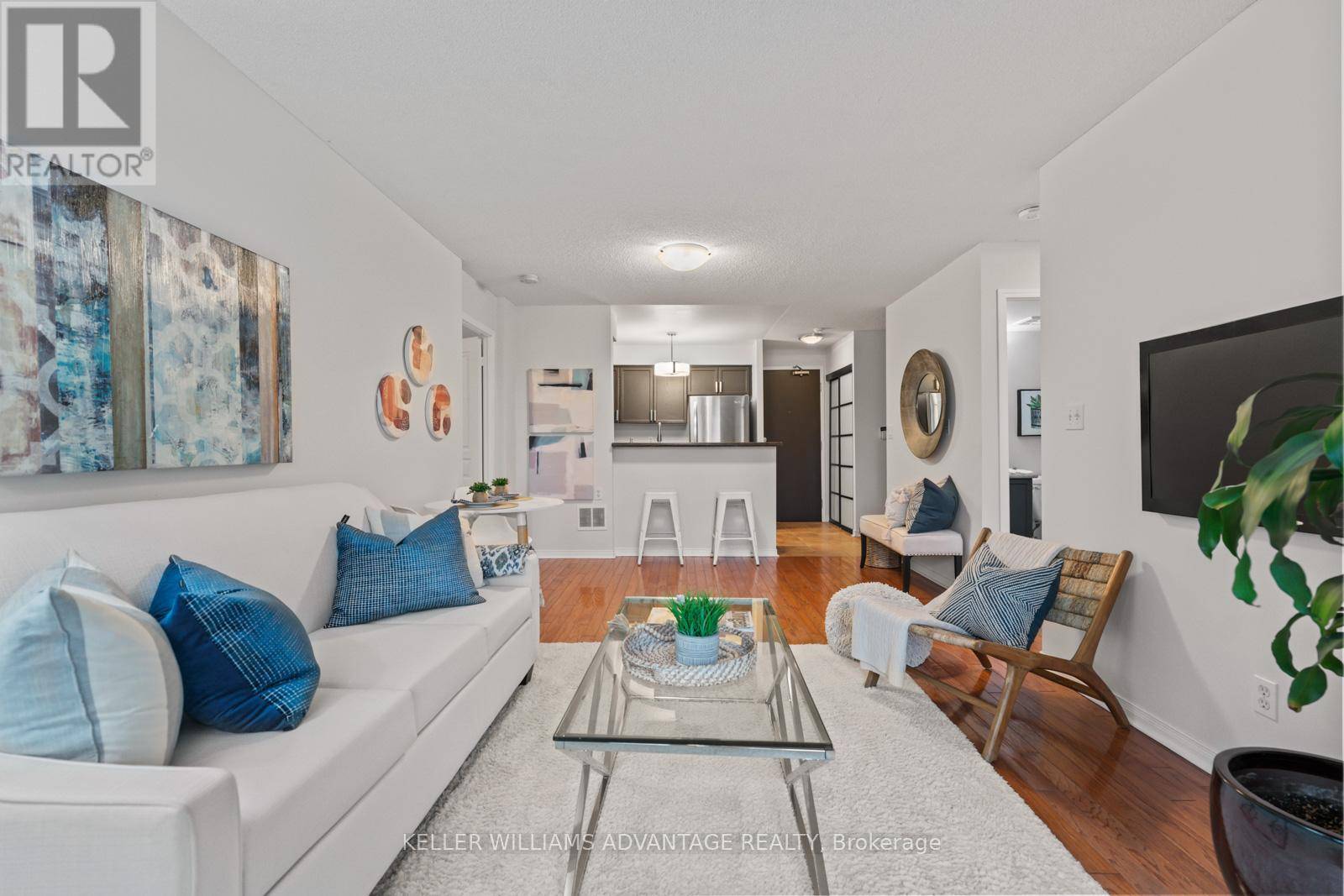 Toronto (the Beaches), ON M4L6S9,1733 Queen ST East #210
