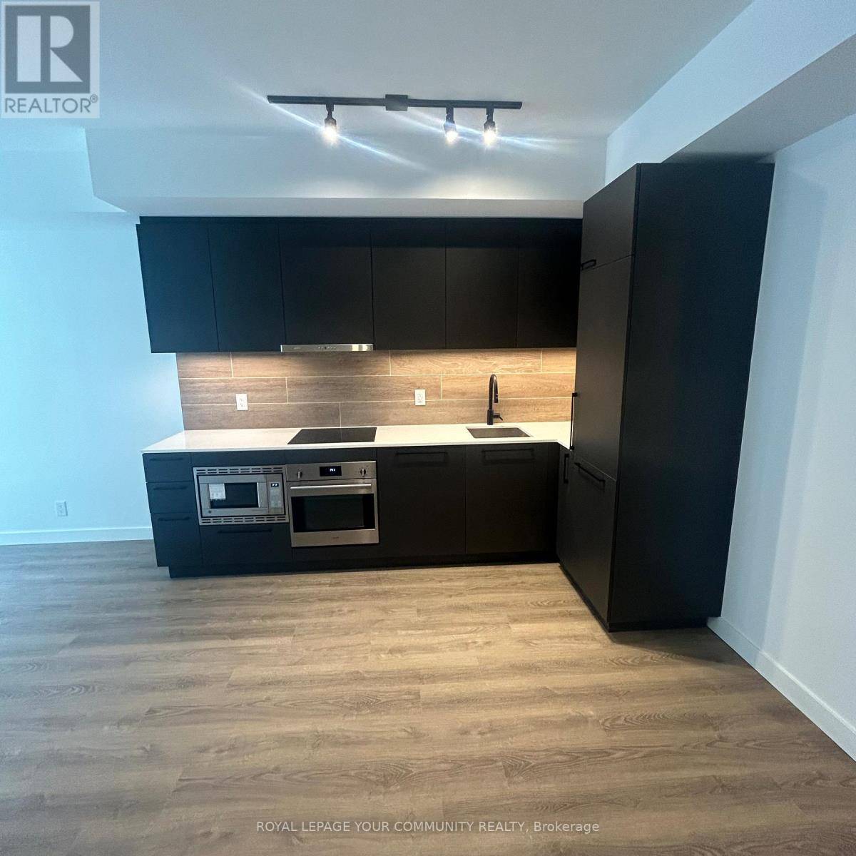 Toronto (the Beaches), ON M4L1E6,1050 Eastern AVE #302