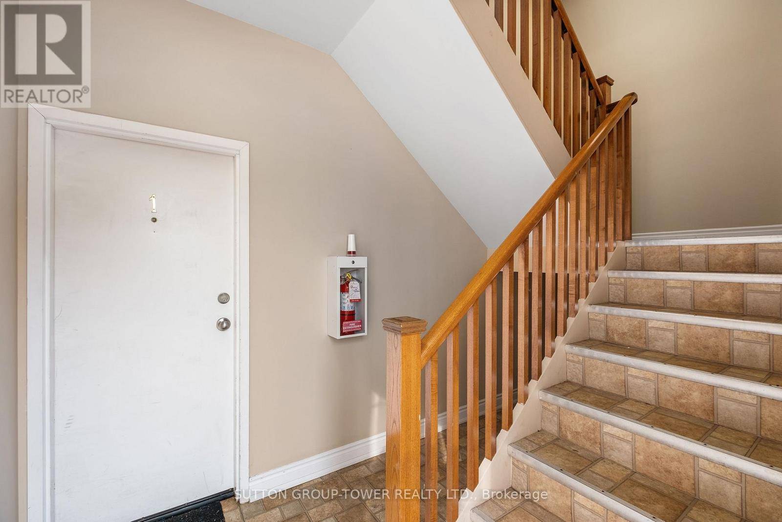 Oshawa (lakeview), ON L1H4T6,750 Albert ST #1