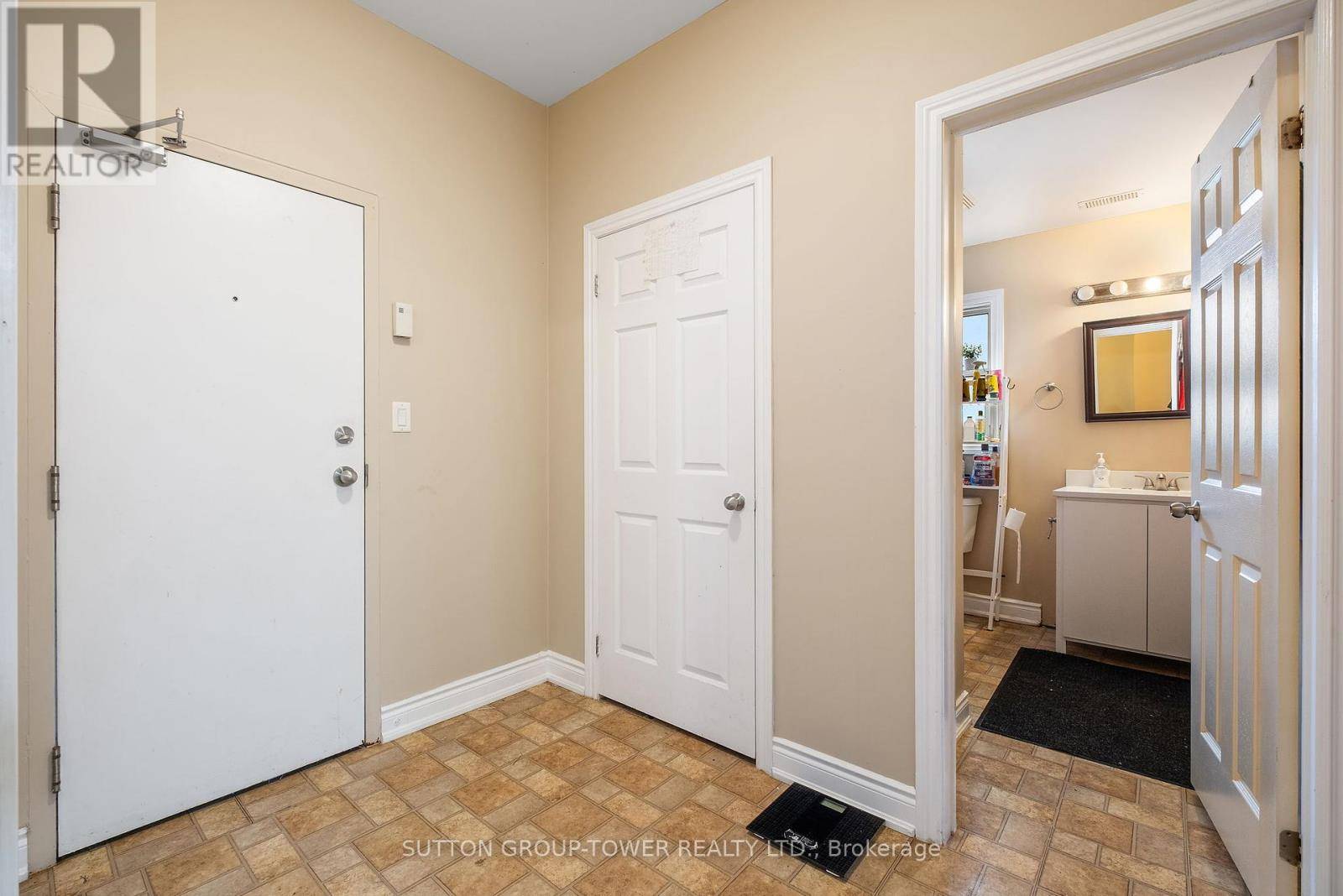Oshawa (lakeview), ON L1H4T6,750 Albert ST #1