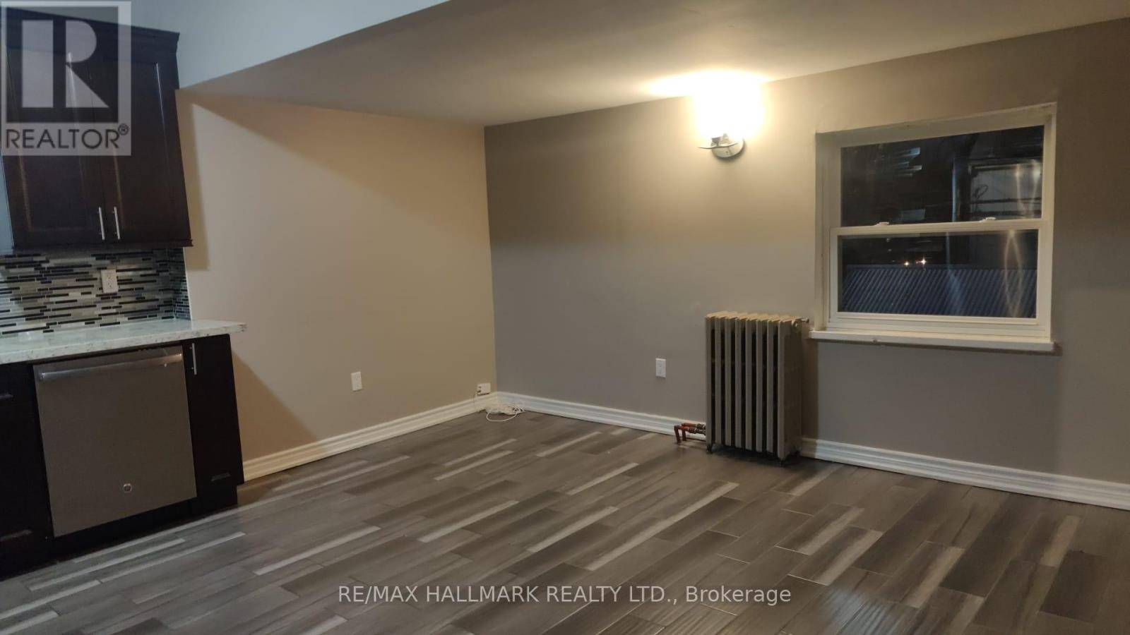 Toronto (woodbine Corridor), ON M4C3M7,32 BASTEDO AVENUE