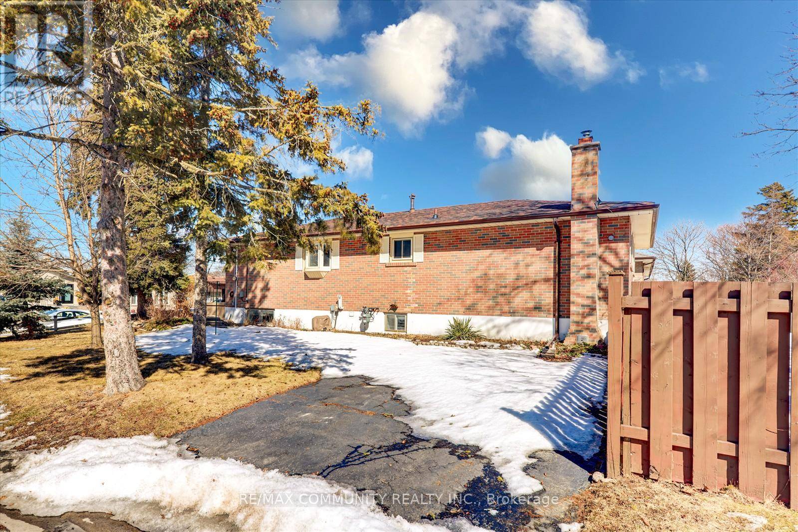 Pickering (west Shore), ON L1W2P8,837 HILLCREST ROAD