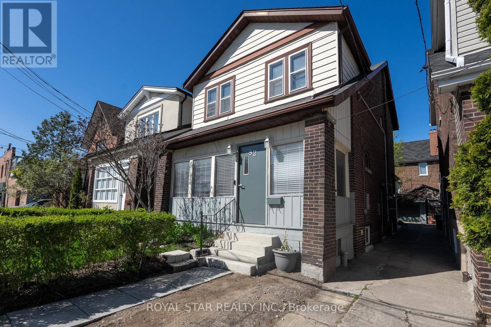 Toronto (east End-danforth), ON M4C4R1,82 WESTLAKE AVENUE