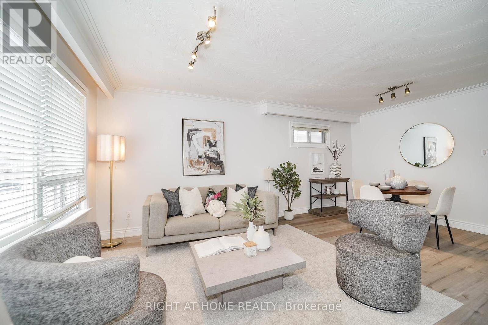 Toronto (wexford-maryvale), ON M1R4T7,182 CROCUS DRIVE
