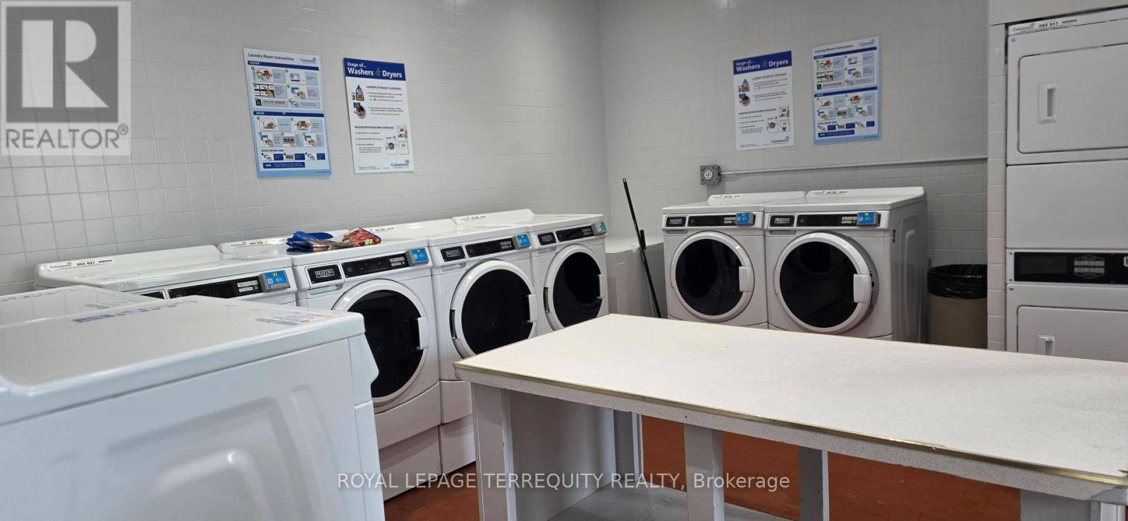 Toronto (crescent Town), ON M4C5L6,5 Massey SQ #1512