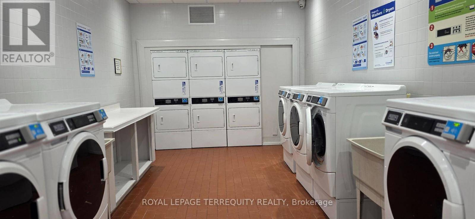 Toronto (crescent Town), ON M4C5L6,5 Massey SQ #1512