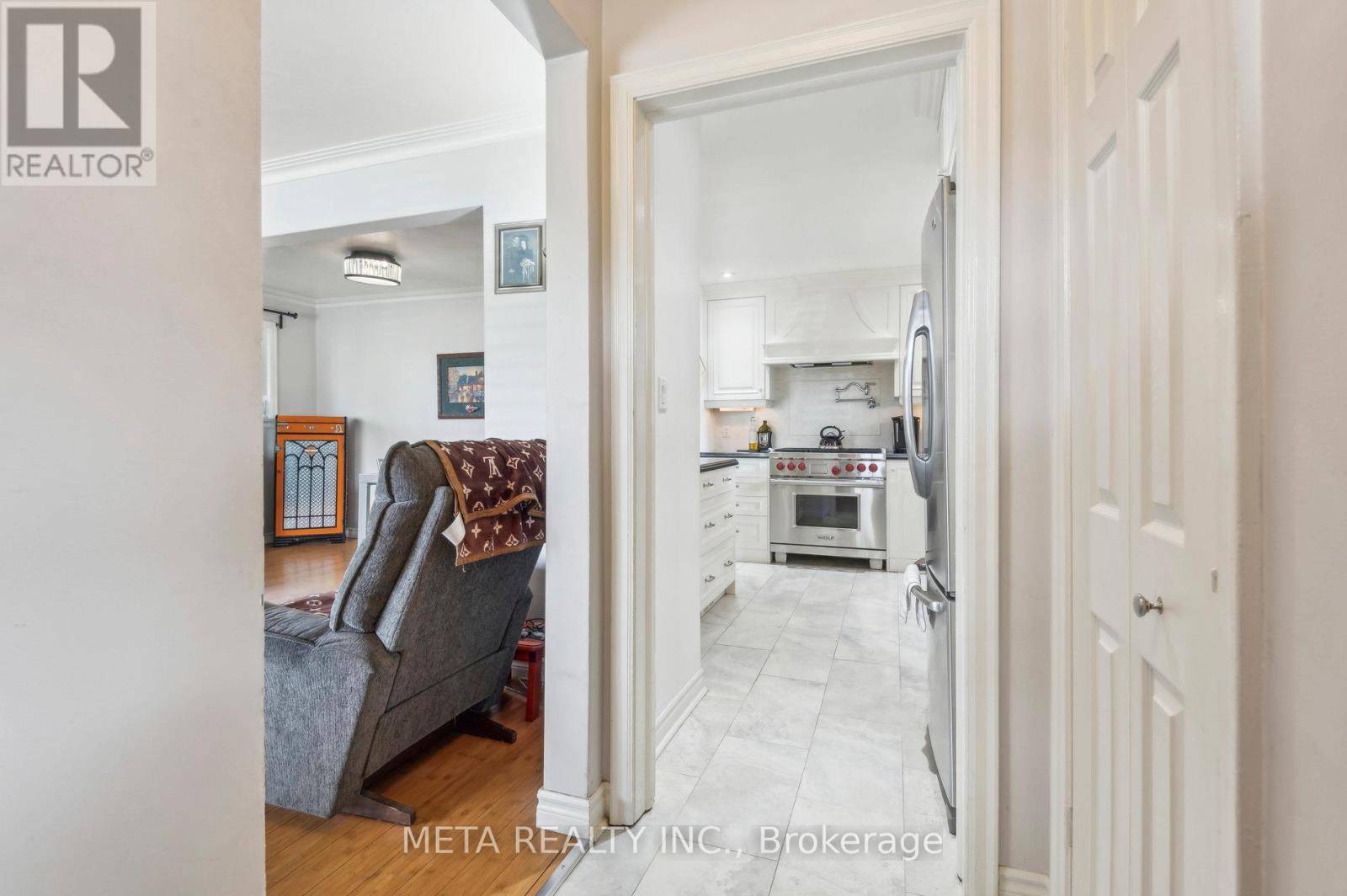 Toronto (dorset Park), ON M1P1Z2,96 SHROPSHIRE DRIVE