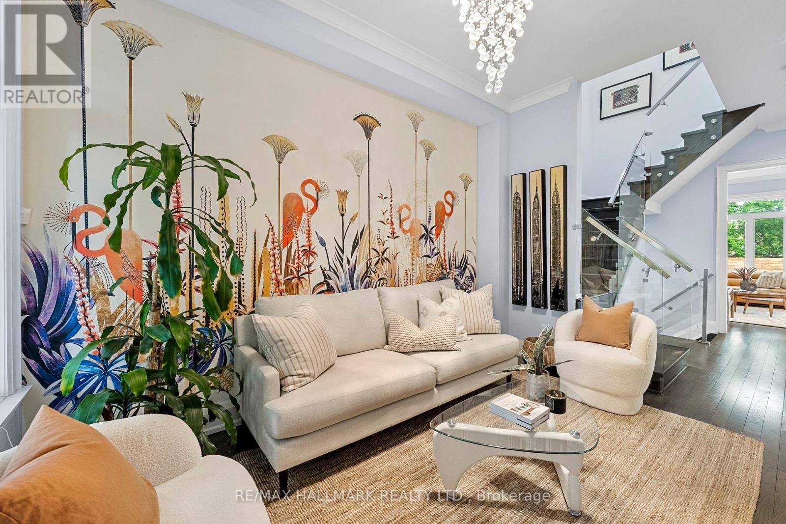Toronto (greenwood-coxwell), ON M4L3A4,341 RHODES AVENUE