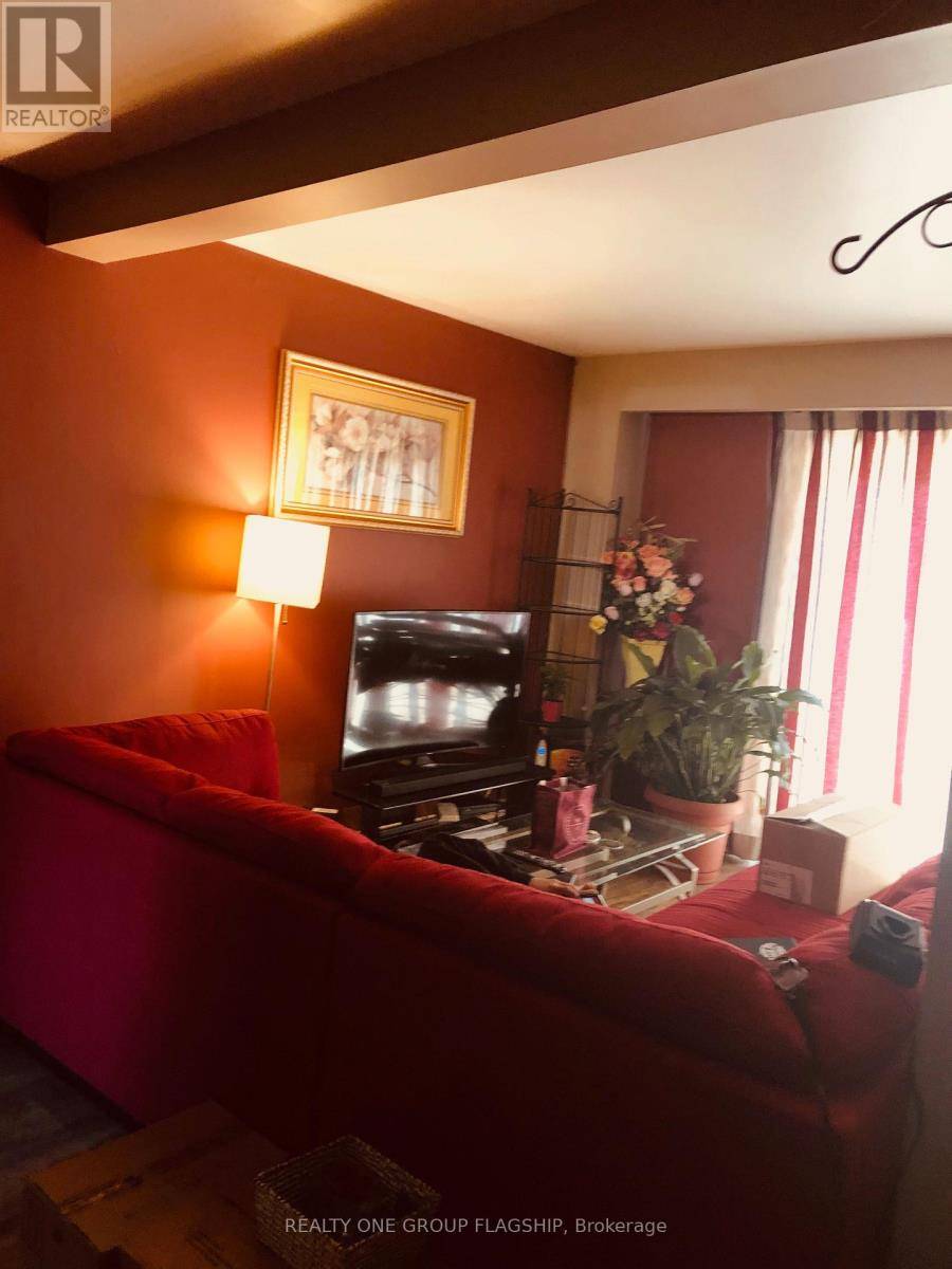 Pickering (west Shore), ON L1W1L4,925 Bayly ST #7