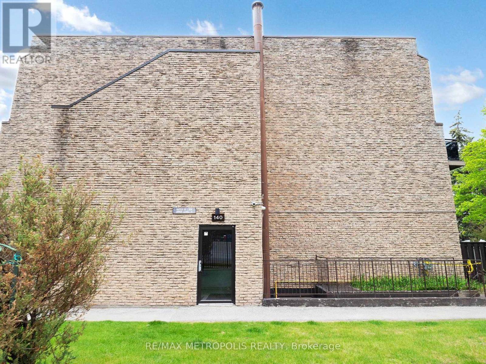 Toronto (west Hill), ON M1E4V9,140 Ling RD #104