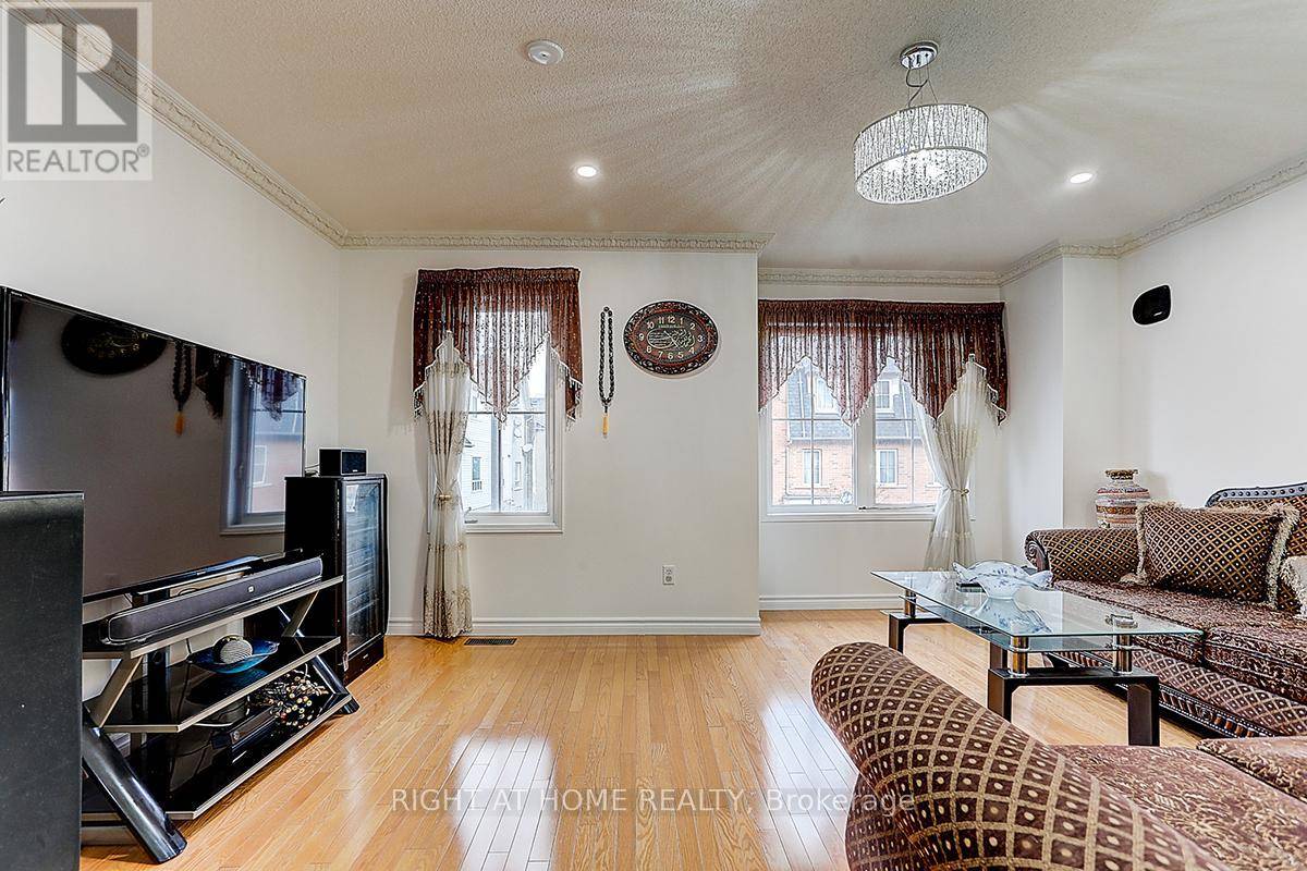 Toronto (dorset Park), ON M1P5G6,16 PAT BROOKS TERRACE