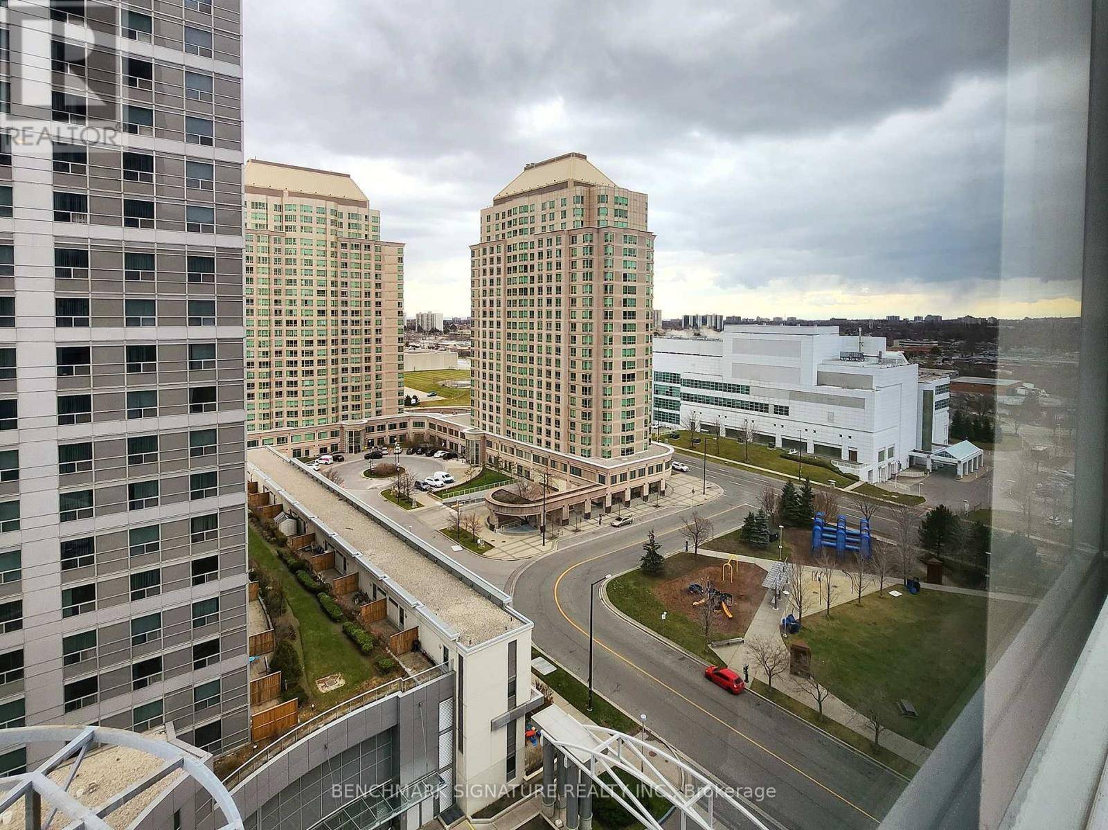 Toronto (woburn), ON M1H3J1,36 Lee Centre DR #1705