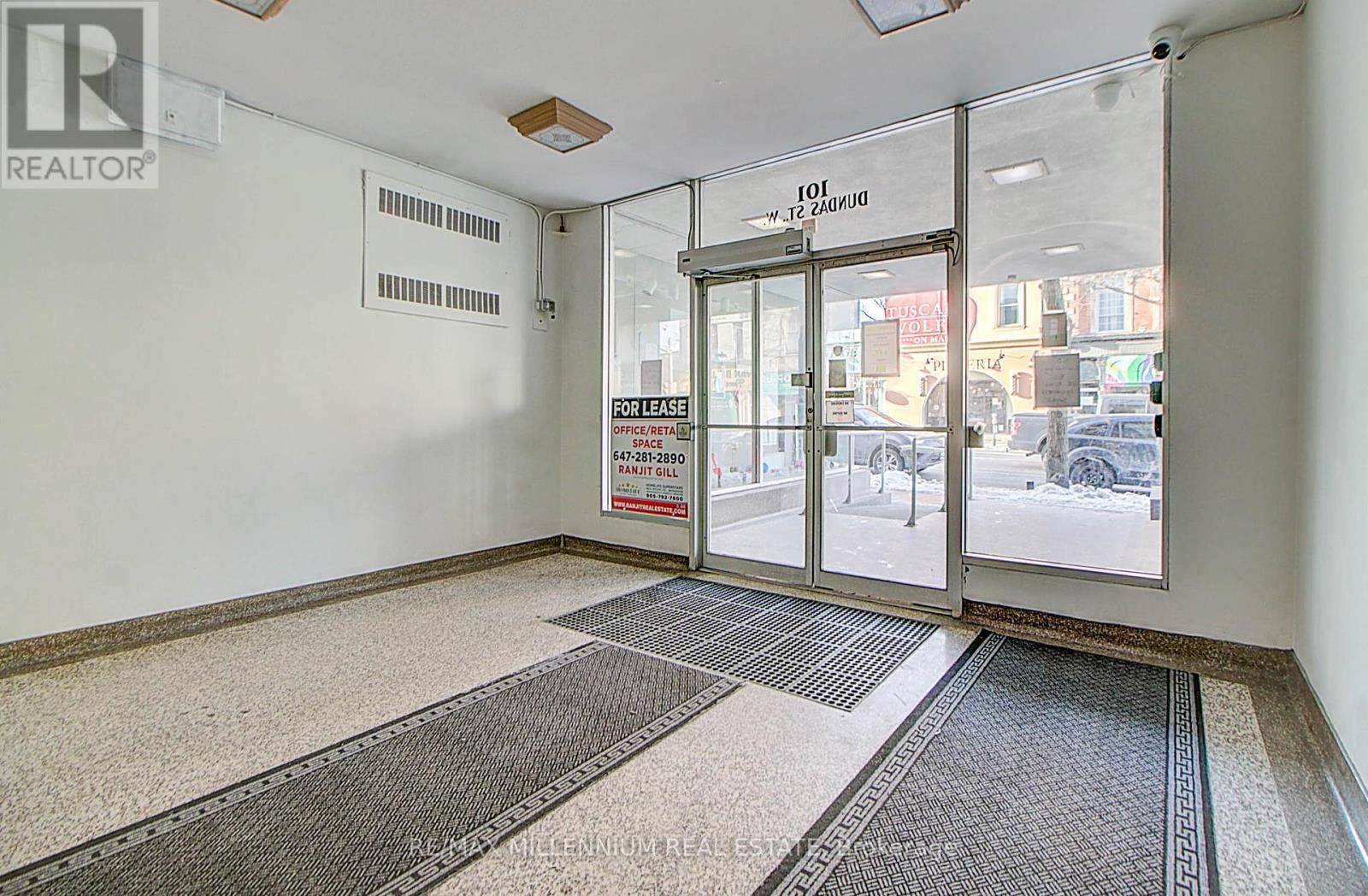 Whitby (downtown Whitby), ON L1N2M2,101 Dundas ST #304