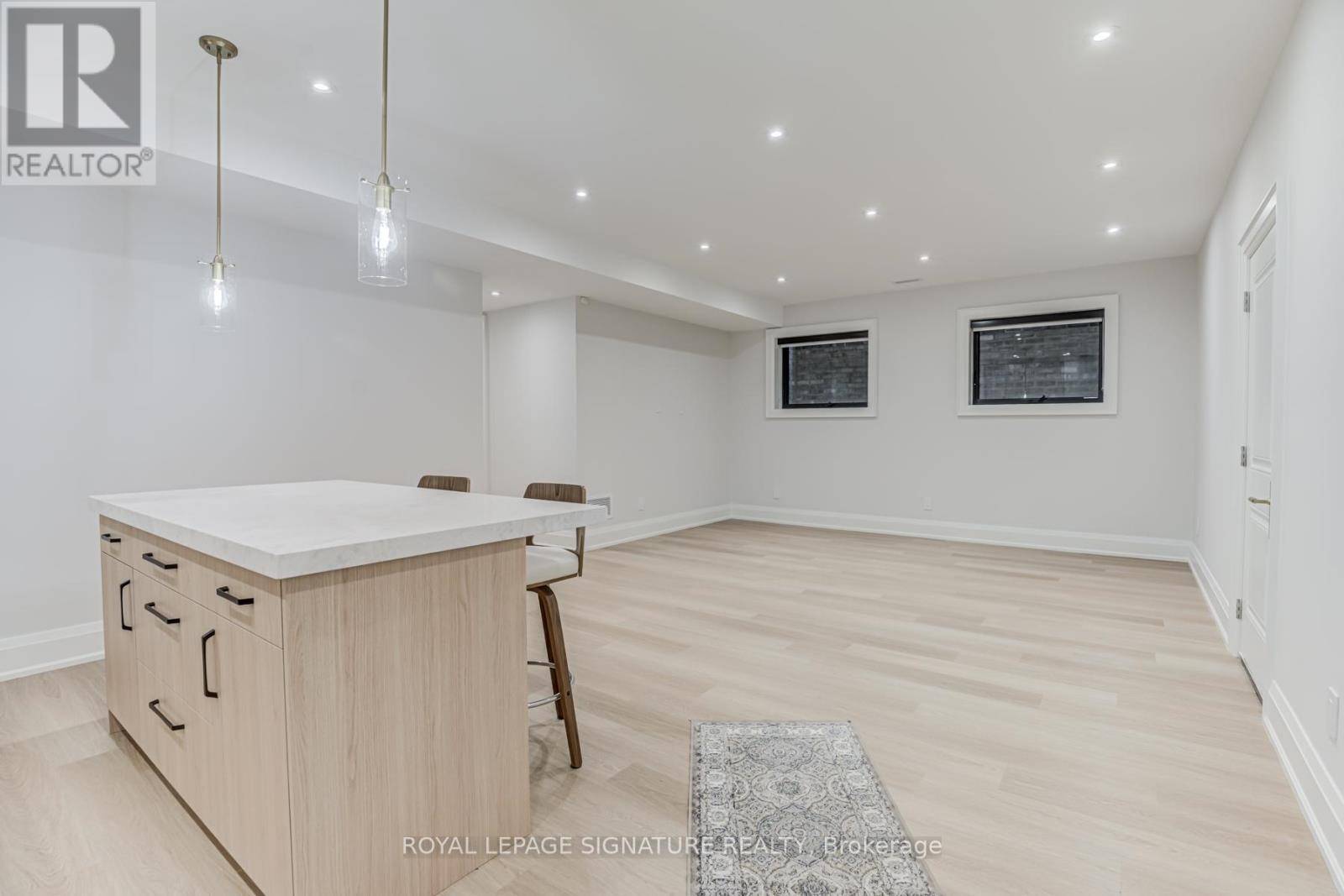 Toronto (east York), ON M4C3W7,26 Norlong BLVD #Lower