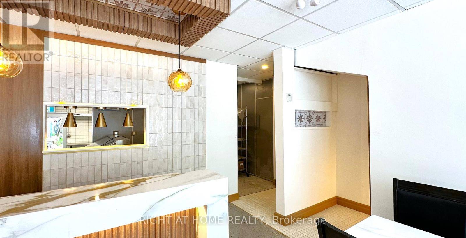 Toronto (the Beaches), ON M4E1G9,2326 QUEEN STREET E