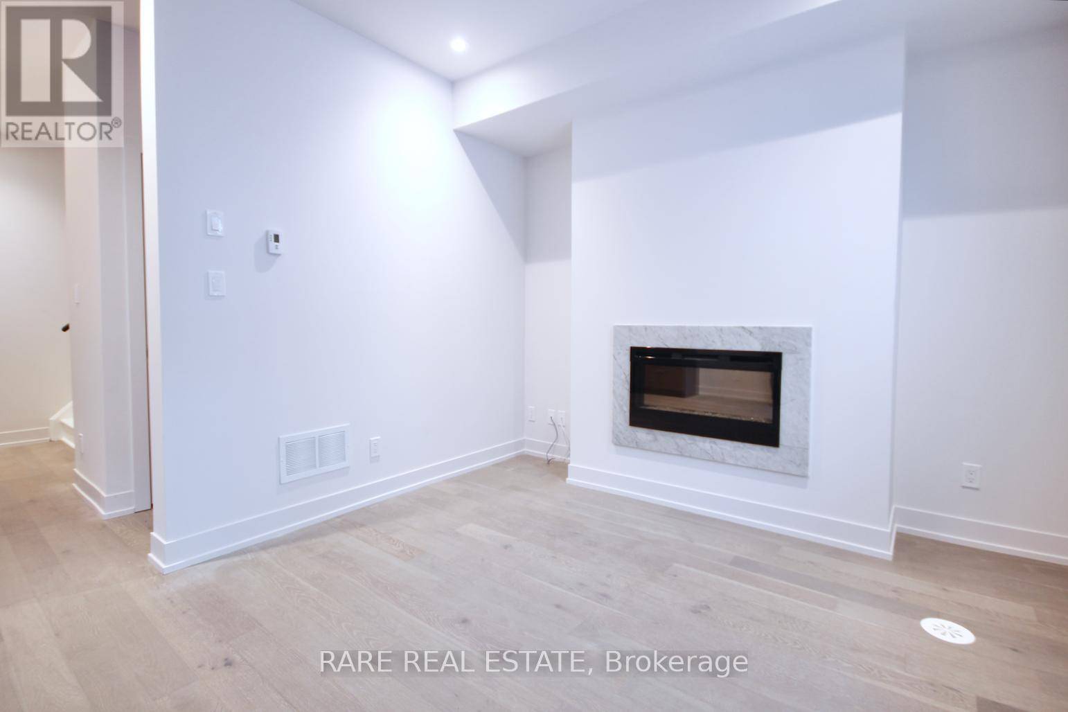 Toronto (south Riverdale), ON M4M0C2,54 Curzon ST #TH210