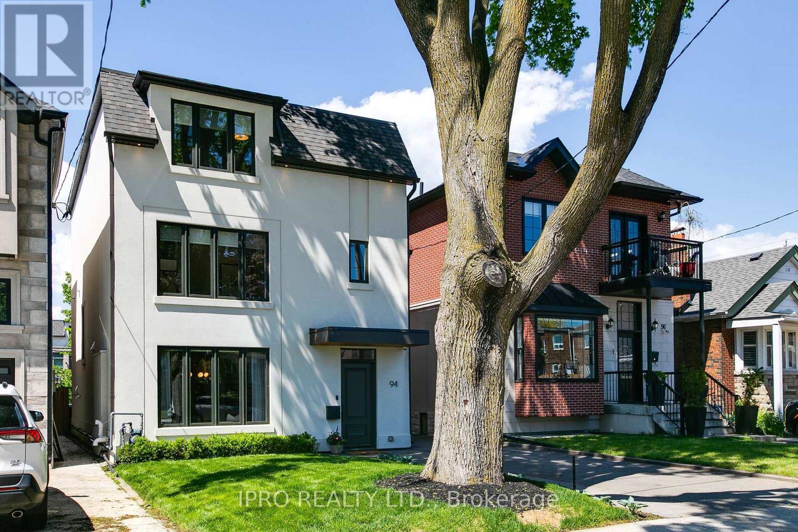 Toronto (danforth Village-east York), ON M4J2C3,94 KINGS PARK BOULEVARD
