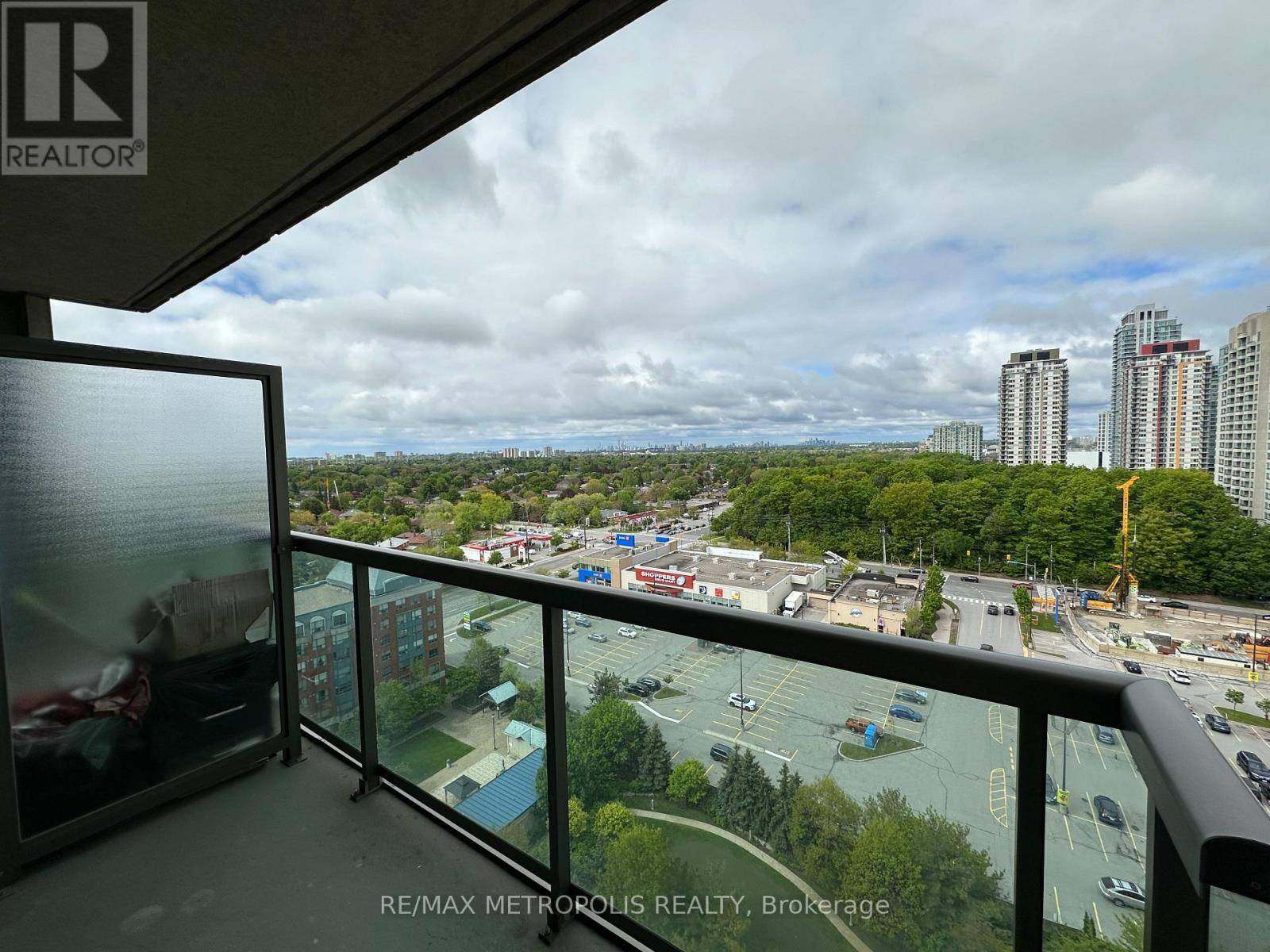 Toronto (woburn), ON M1H0A1,68 Grangeway AVE #2001