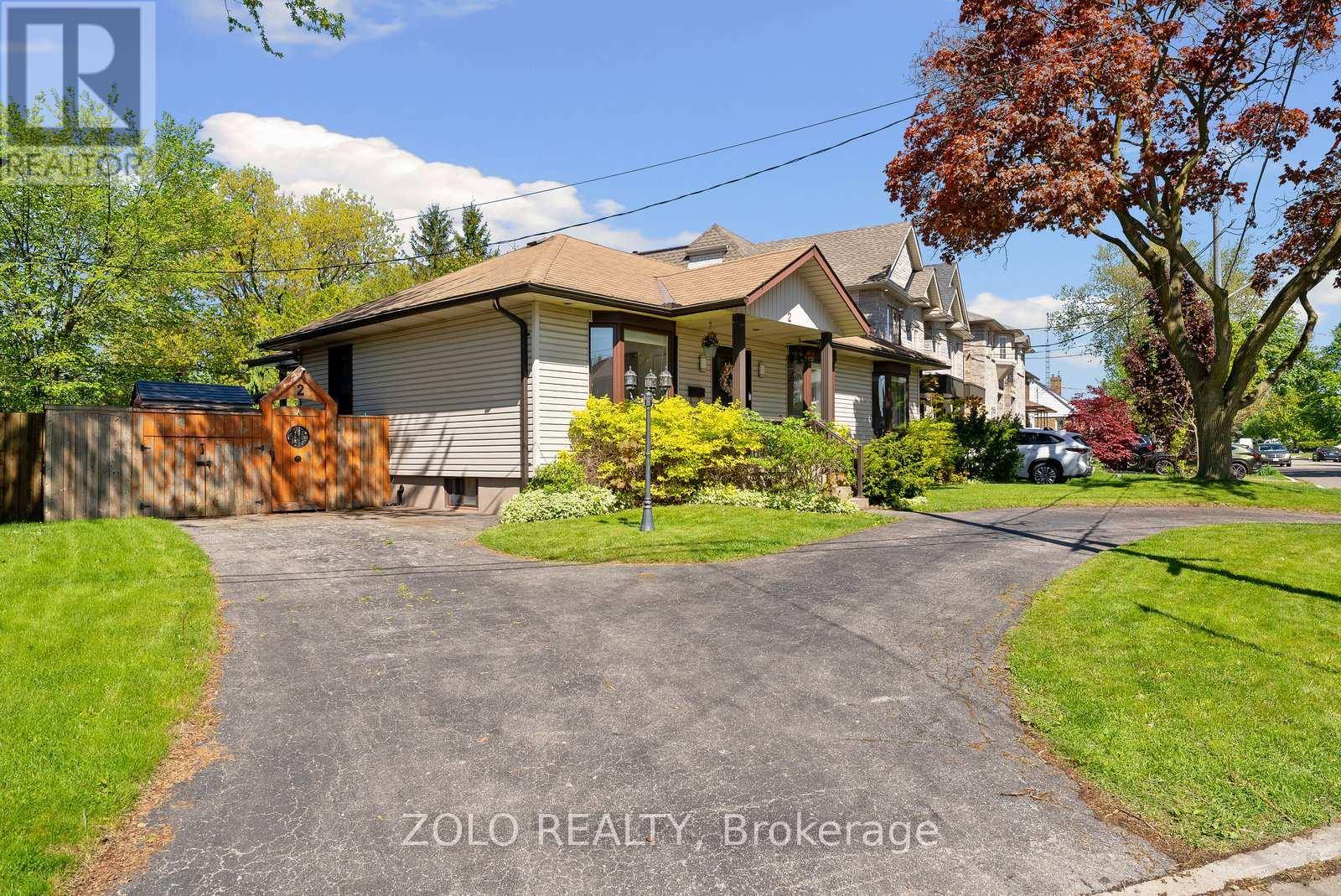 Toronto (birchcliffe-cliffside), ON M1N3V2,2 NATAL AVENUE