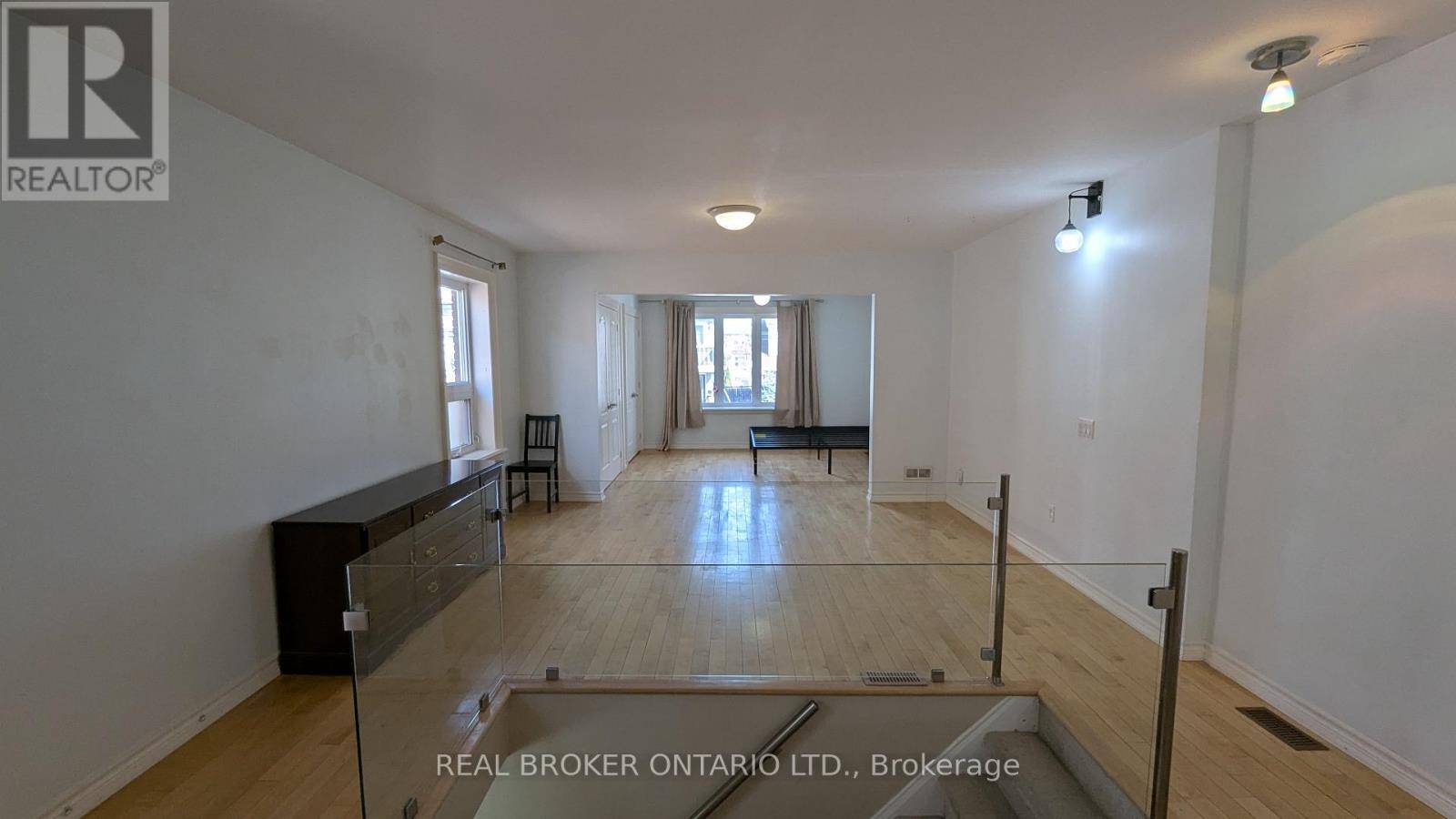 Toronto (danforth Village-east York), ON M4C4E2,1188 Woodbine AVE #B
