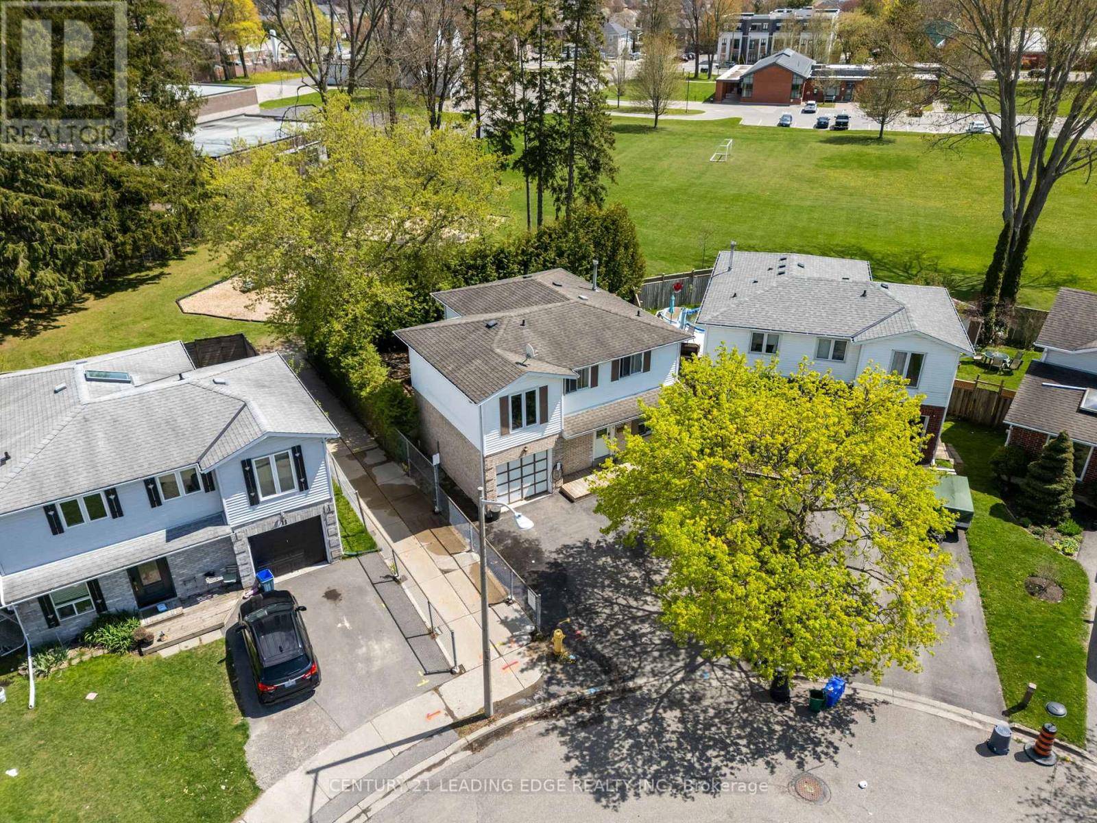 Clarington (newcastle), ON L1B1J4,13 SYLVIA COURT