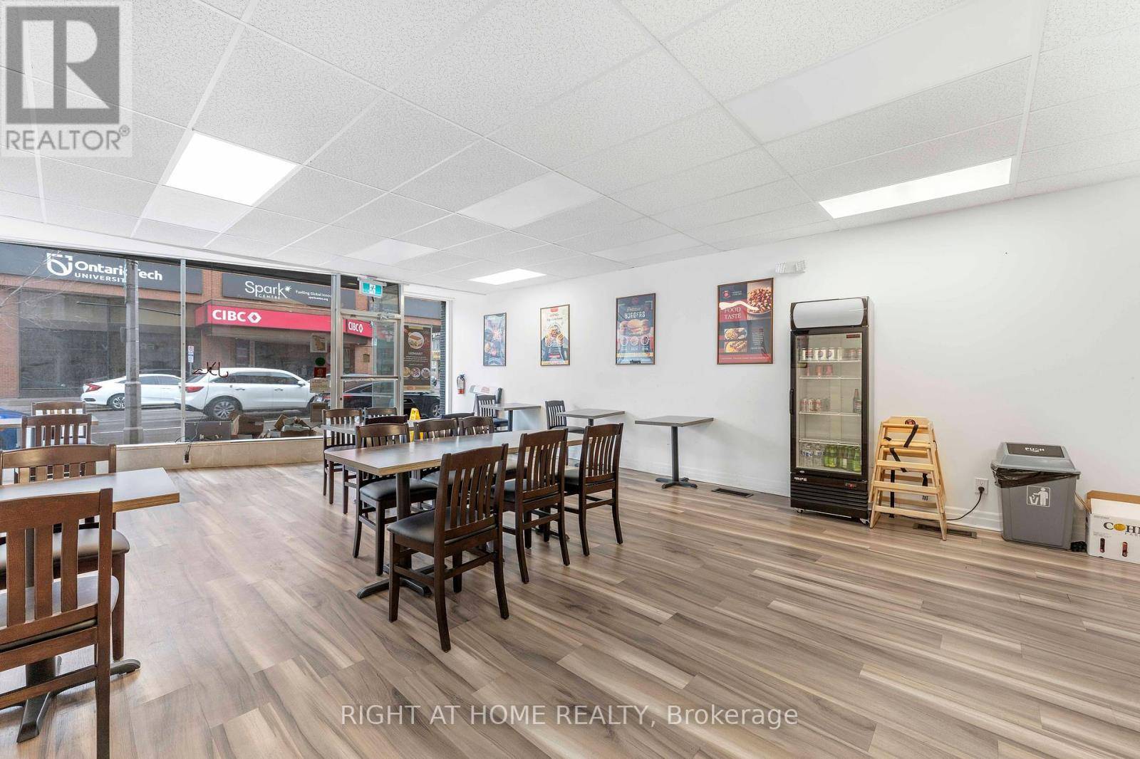 Oshawa (central), ON L1H4G1,7 SIMCOE STREET S