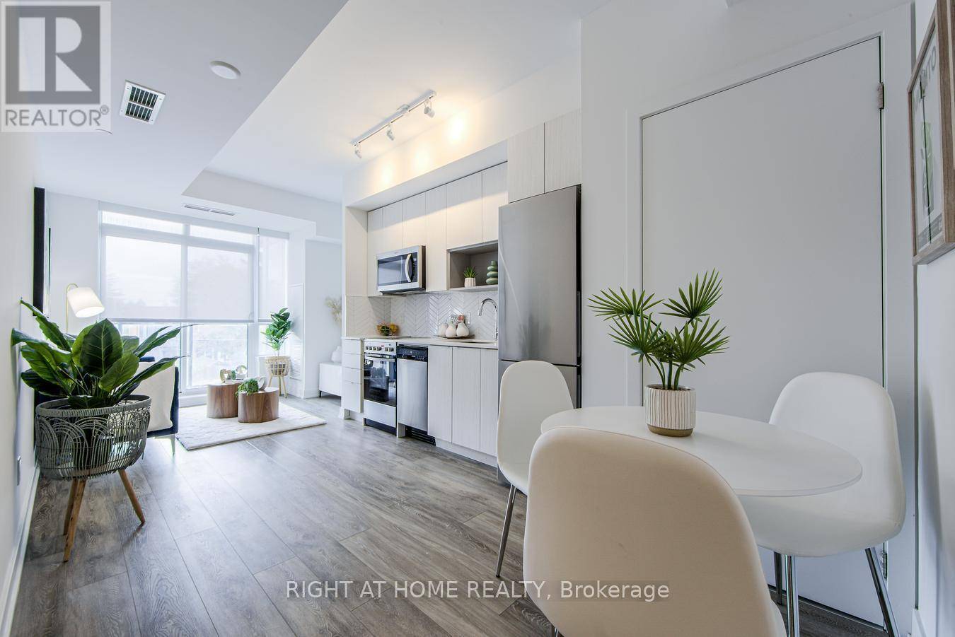 Toronto (greenwood-coxwell), ON M4J0A8,630 Greenwood AVE #204