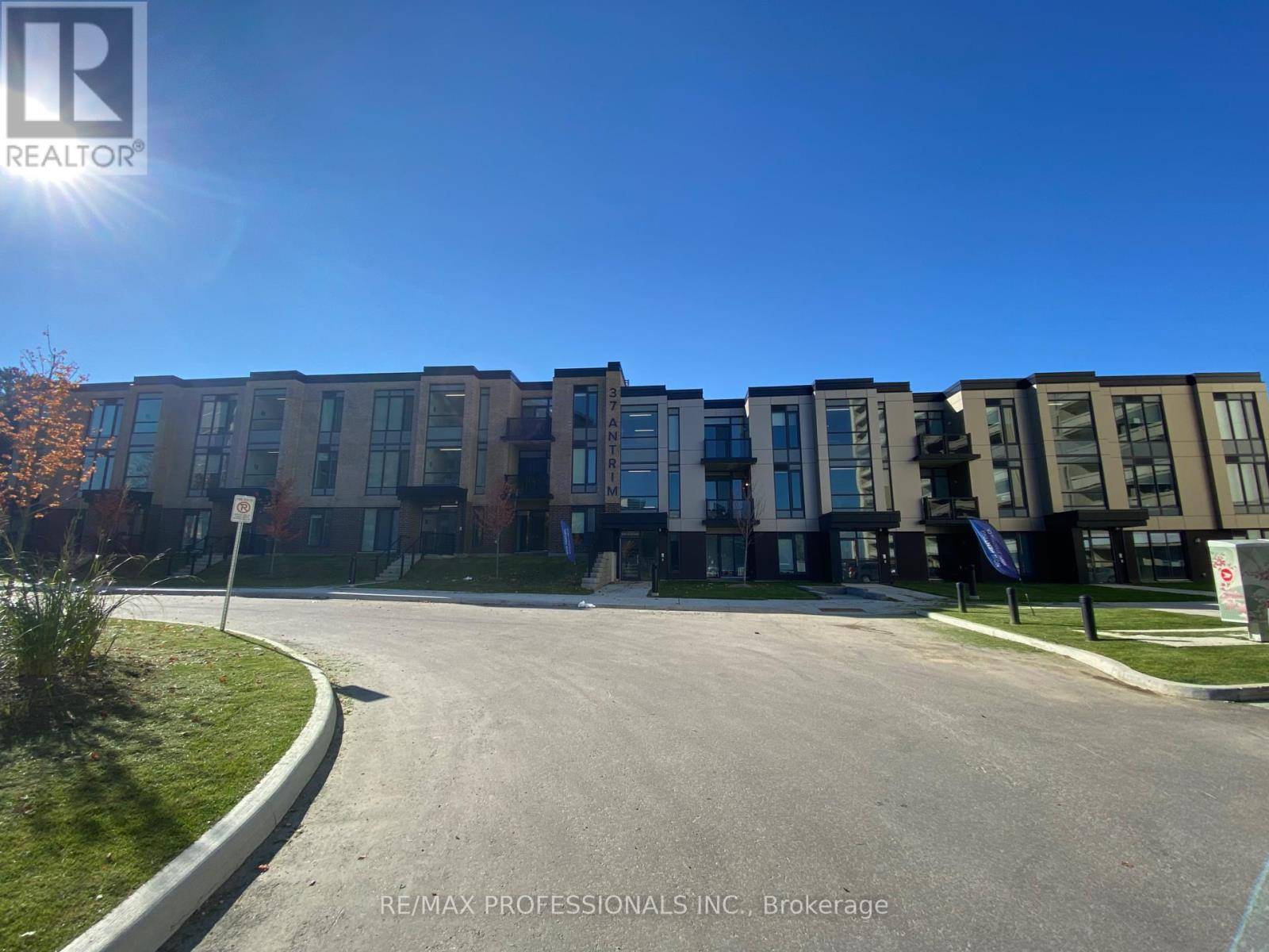 Toronto (dorset Park), ON M1P0E8,37 Antrim CRES #302