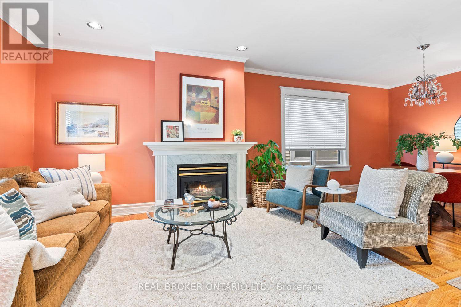 Toronto (danforth), ON M4J2X8,23 MURIEL AVENUE