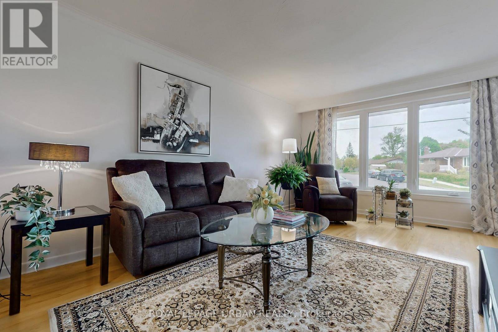 Toronto (clairlea-birchmount), ON M1K1V3,98 SILVIO AVENUE