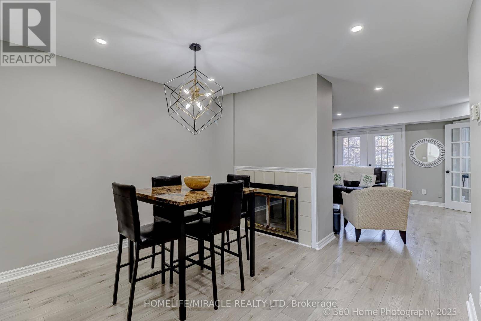 Clarington (courtice), ON L1E1S8,1657 Nash RD #J11
